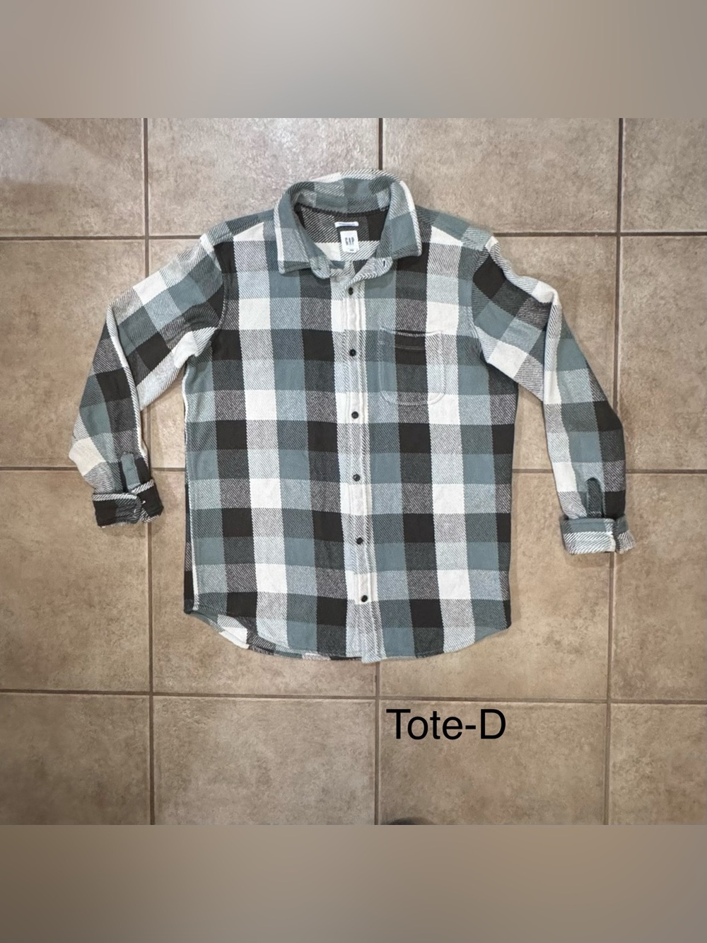 GAP Plaid Button-Up Shirt in Green, Black & White